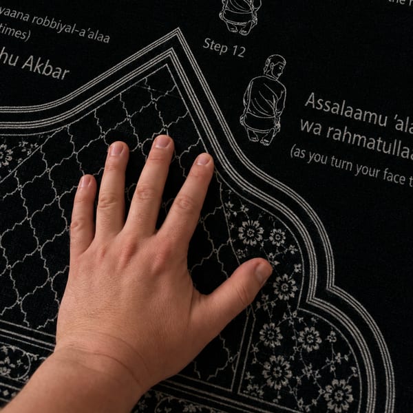 Customer using the Step-by-Step Salah mat